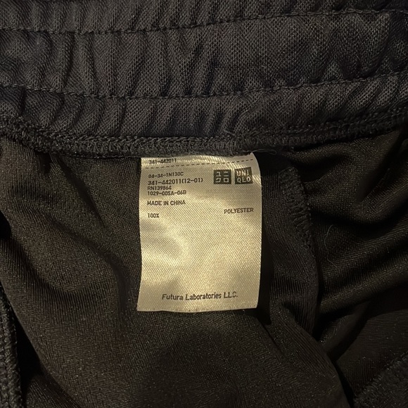 UNIQLO 100% polyester athletic shorts with 2 zipper pockets - Picture 5 of 6